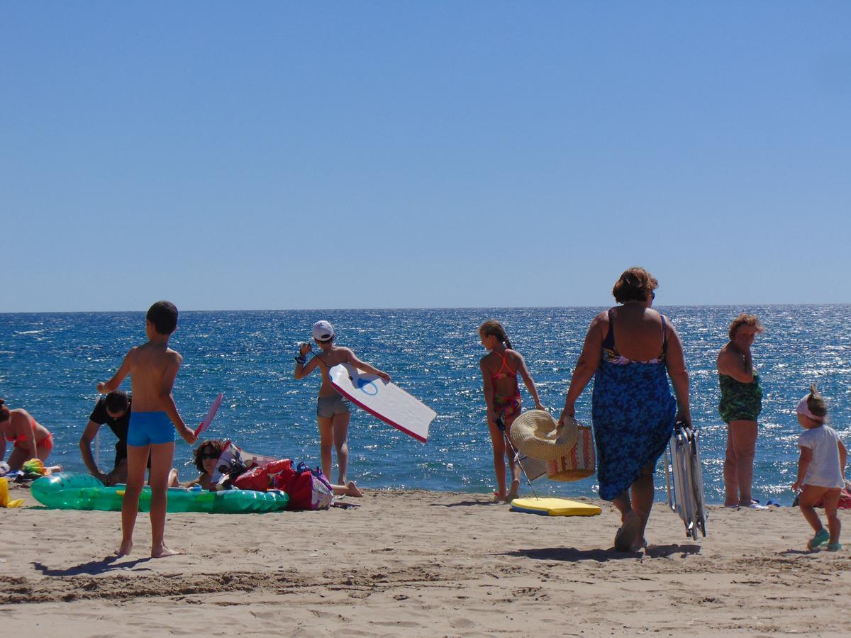 Apartamentos Varios Con 2 Dorm En Marina Dor , La Playa De Amplaries 47 , Vista Lateral Al Mar オロペサ・デル・マール エクステリア 写真